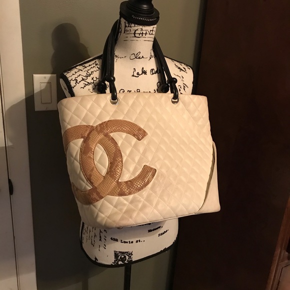 Columbia Handbags - Traded ❤️Cambon calf skin white/cobra